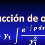 ¿Cómo realizar la reducción de orden en ecuaciones diferenciales?