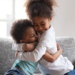 Fortalece lazos familiares con la colaboración entre hermanos